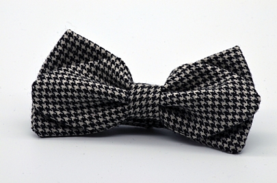 Black and White Pied de Poule Diamond Point Bow Tie